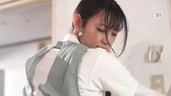 SONE-923 [中文字幕]儿子的保育师是个贴心的女孩子 即便被父亲胁迫都不会拒绝的女人 明日叶三叶